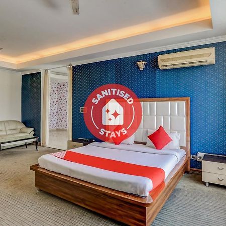 Oyo 71042 Sahara Estate Hotel Горакпур Екстериор снимка