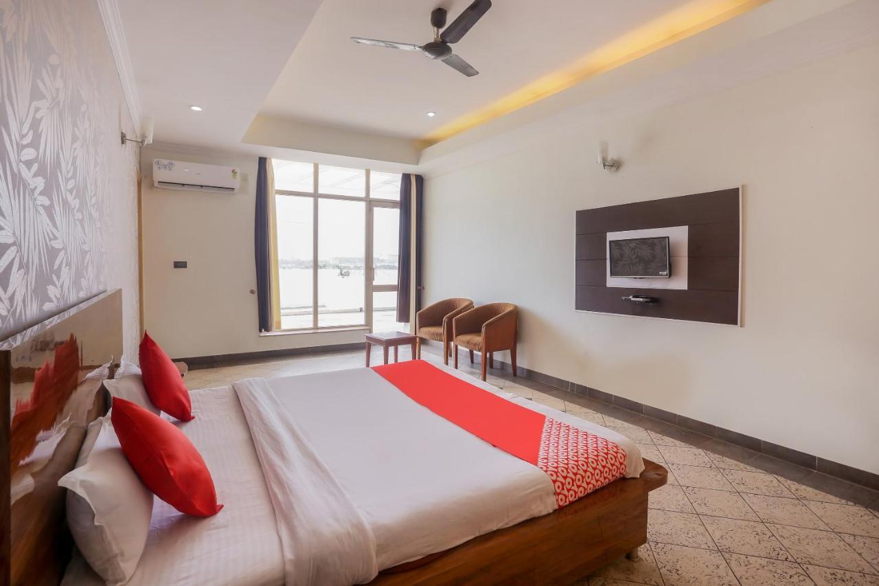 Oyo 71042 Sahara Estate Hotel Горакпур Екстериор снимка