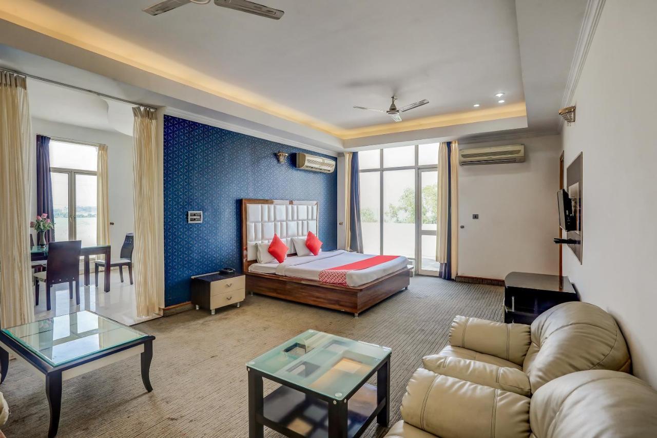 Oyo 71042 Sahara Estate Hotel Горакпур Екстериор снимка