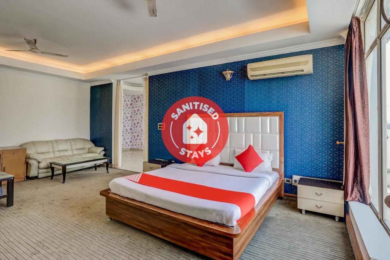 Oyo 71042 Sahara Estate Hotel Горакпур Екстериор снимка