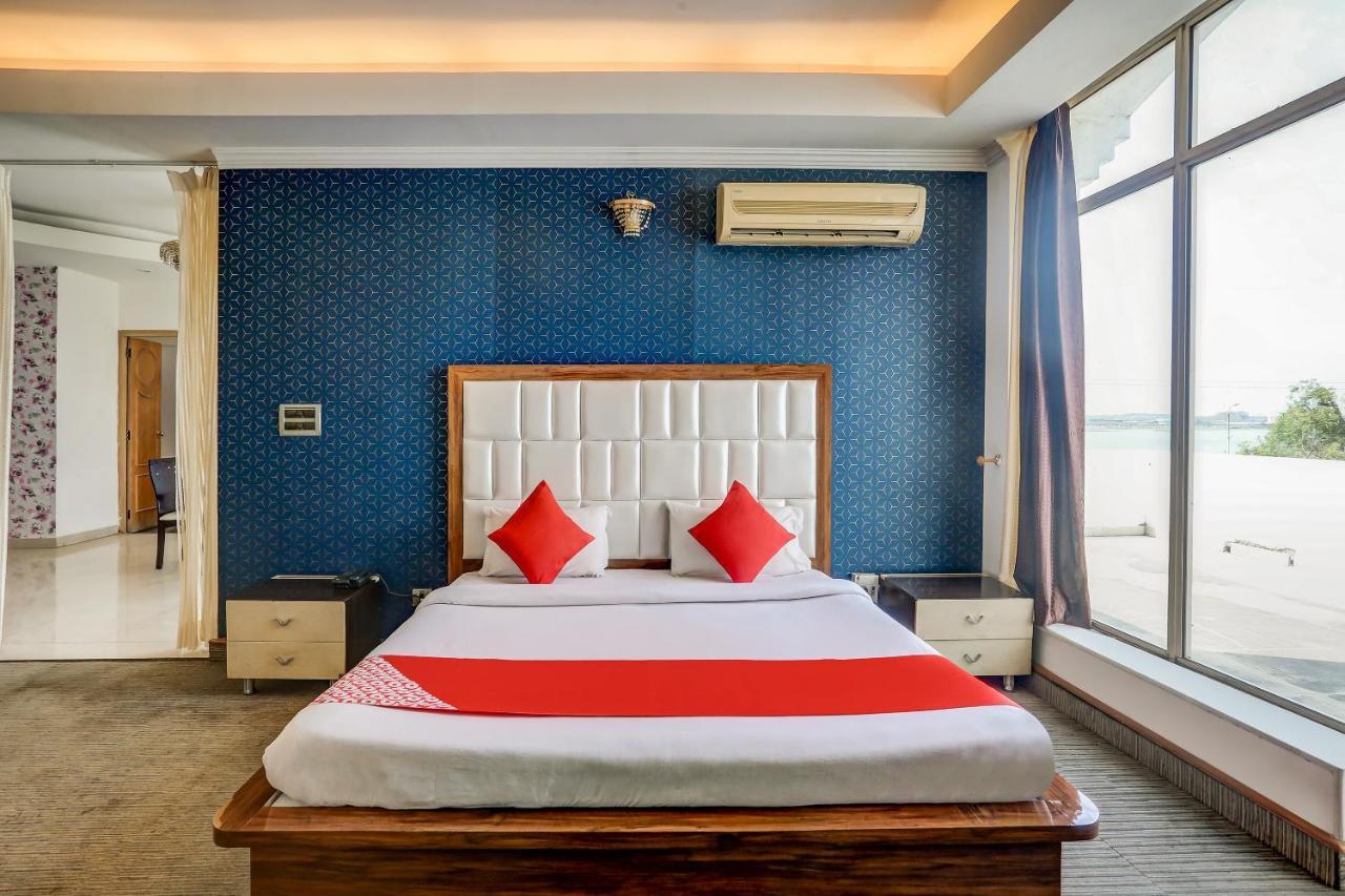 Oyo 71042 Sahara Estate Hotel Горакпур Екстериор снимка