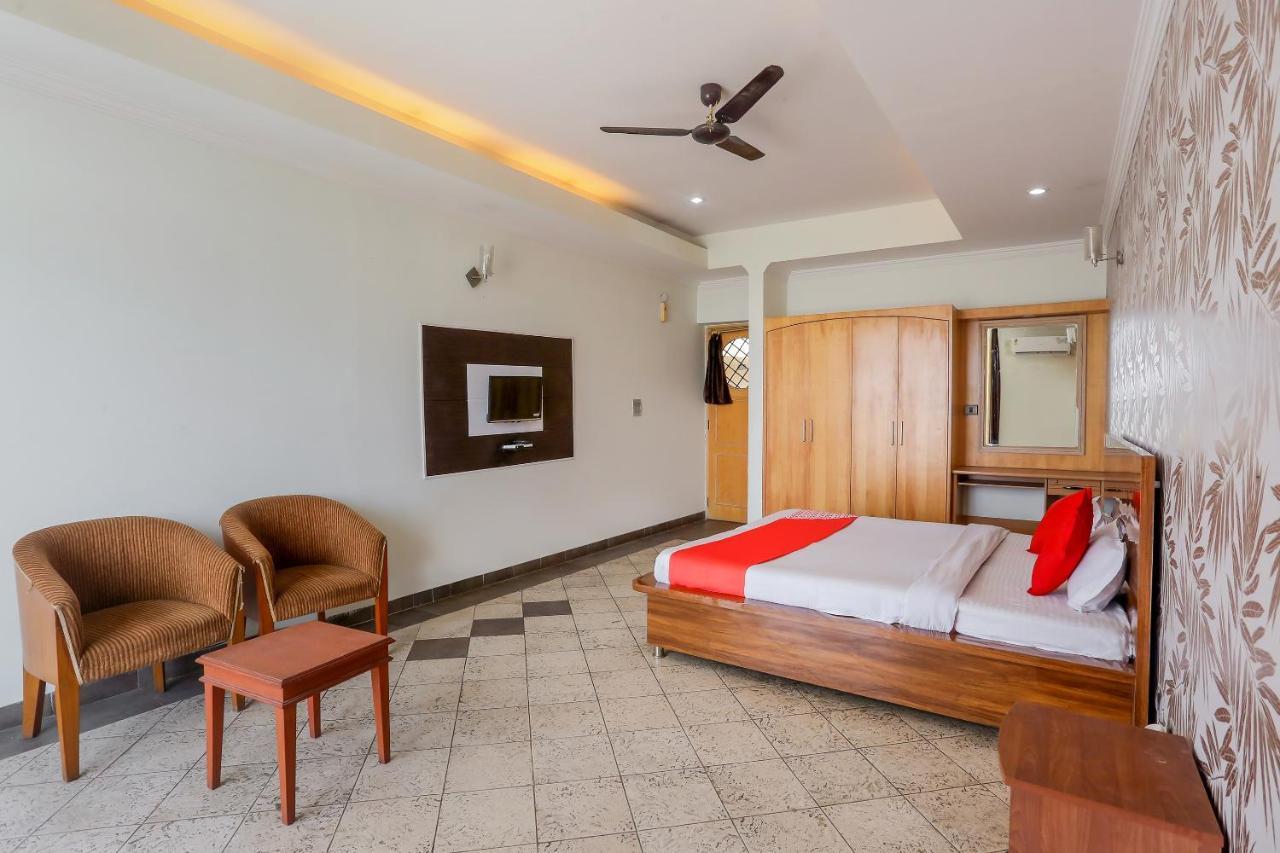 Oyo 71042 Sahara Estate Hotel Горакпур Екстериор снимка