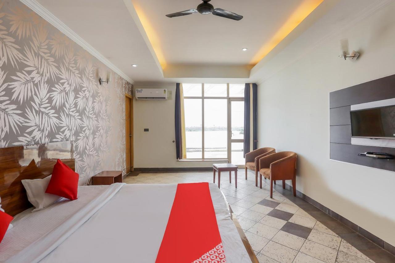 Oyo 71042 Sahara Estate Hotel Горакпур Екстериор снимка