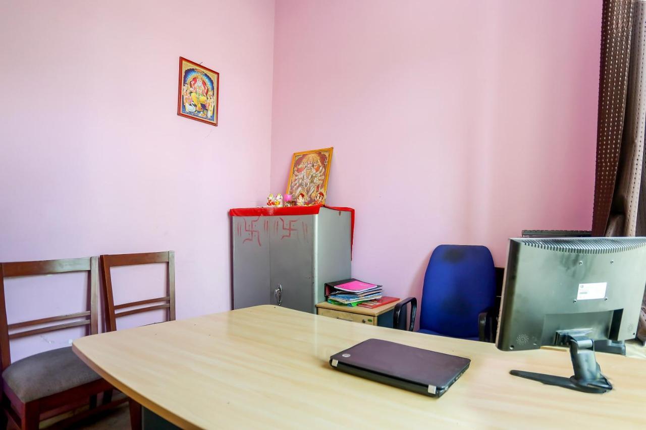 Oyo 71042 Sahara Estate Hotel Горакпур Екстериор снимка