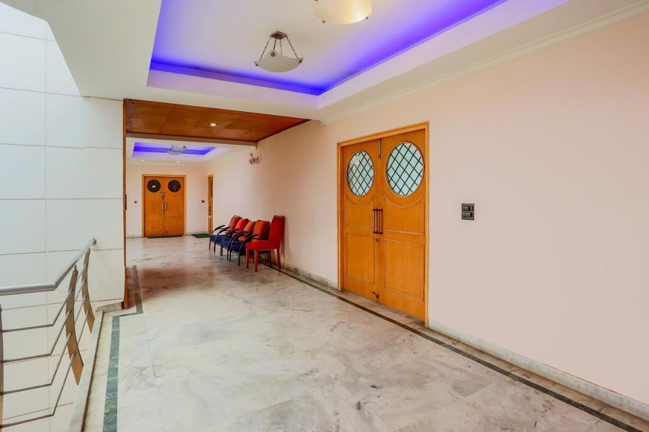 Oyo 71042 Sahara Estate Hotel Горакпур Екстериор снимка